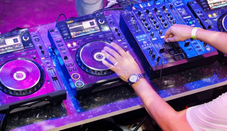 Claves para elegir el mejor DJ para tu boda