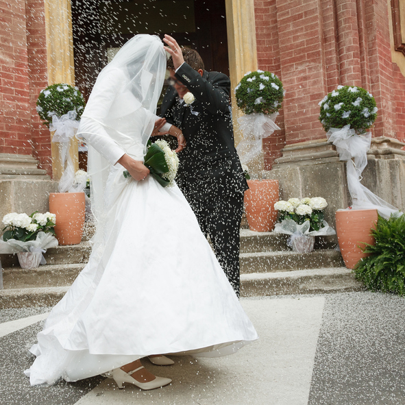 ¿Por qué se tira arroz en las bodas?