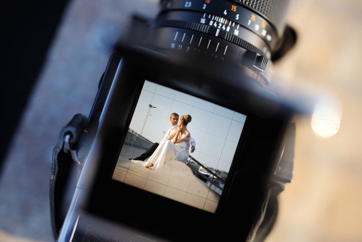 El valor de atesorar momentos al elegir una Fotógrafa de Bodas en Madrid