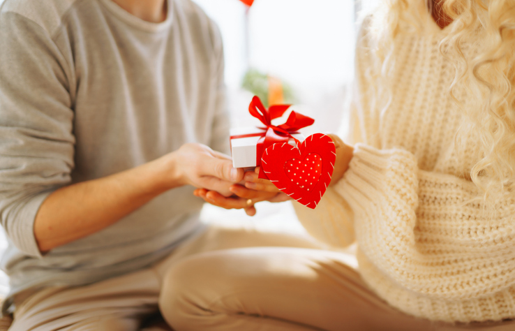 Bodas con Influencia Zodiacal en 2025: Regalos Inolvidables para Novios de Cada Signo