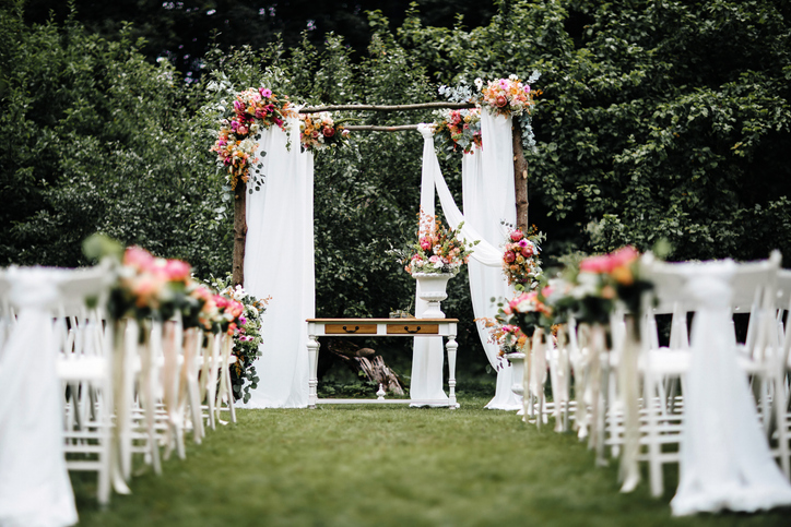Tendencias de decoración para bodas al aire libre en 2025: el auge de lo natural y lo personal